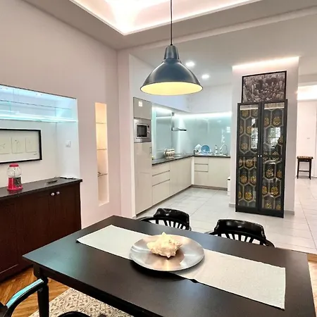 Luxury Flat Near To Parliament Apartment