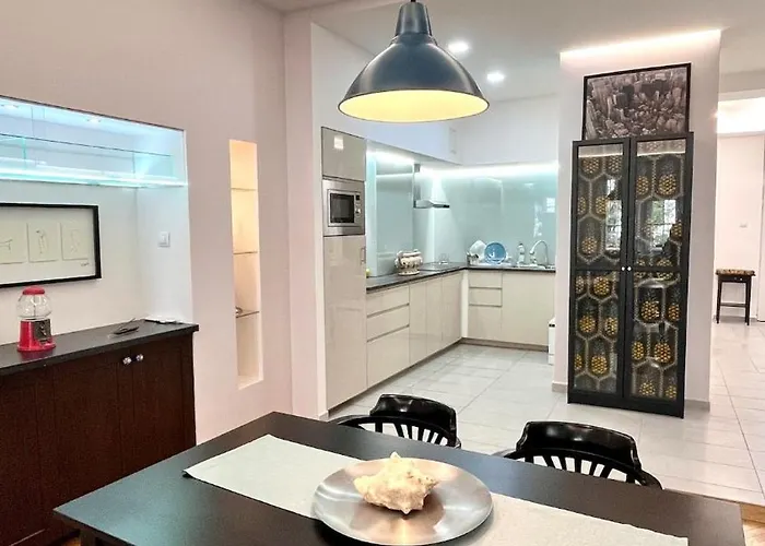 Luxury Flat Near To Parliament Lejlighed